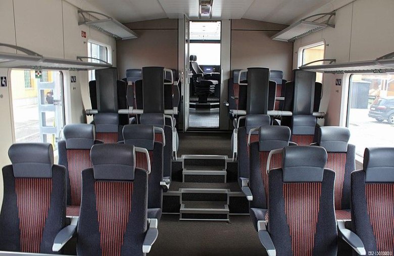 Салон поезда