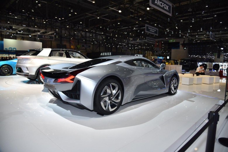 W motors fenyr supersport
