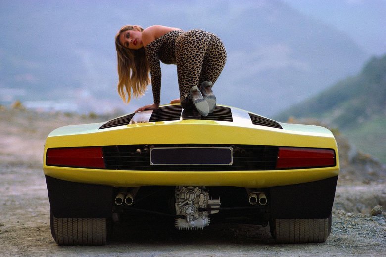 Автомобиль ferrari