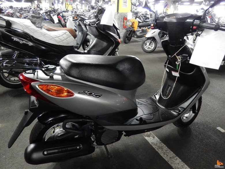 Японский скутер ямаха