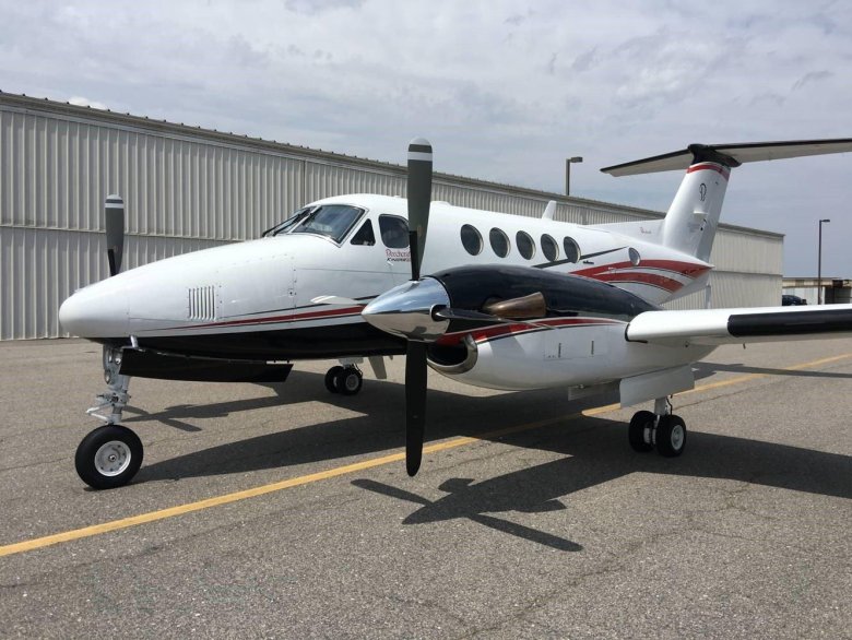 Самолёт бичкрафт барон