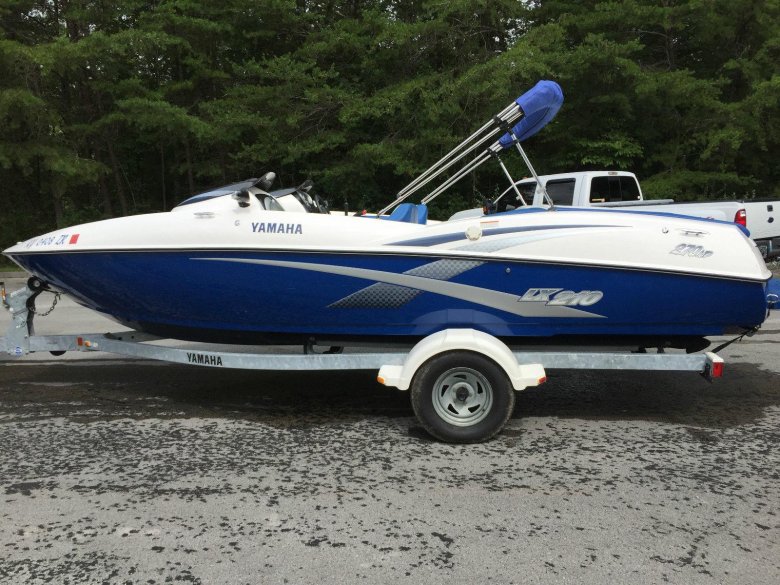 Yamaha jet boat 270