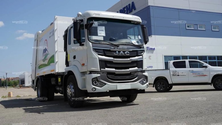 Мусоровоз с задней загрузкой