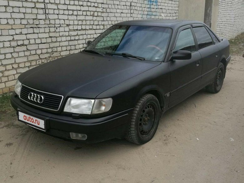 Audi 100 черная