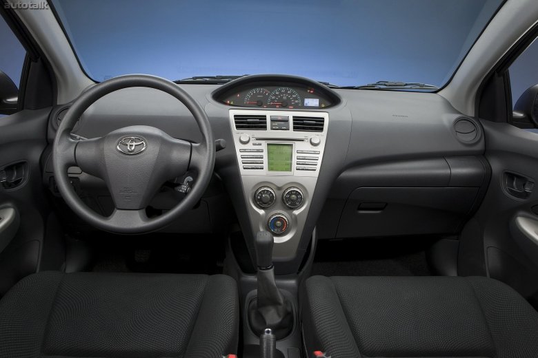 Toyota yaris 2008 седан