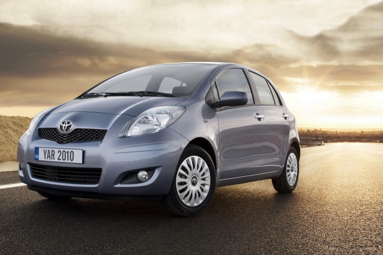 Toyota yaris 2 поколение