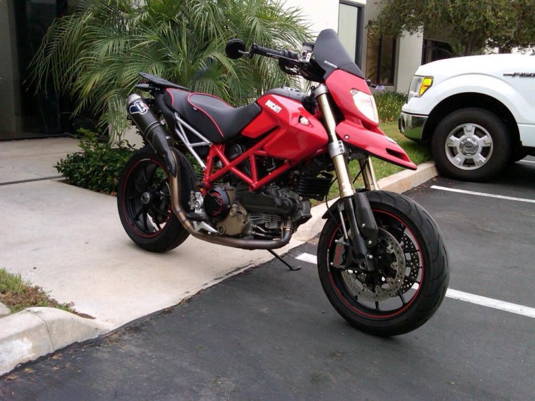 Ducati hypermotard 1100s