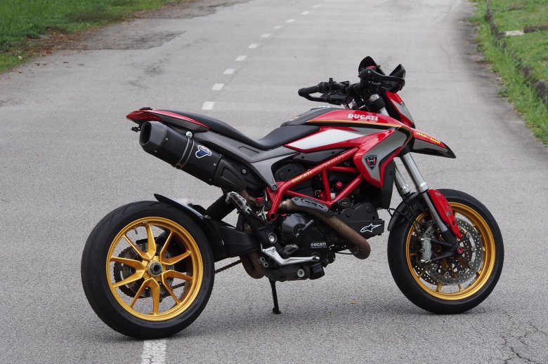 Ducati hypermotard 939