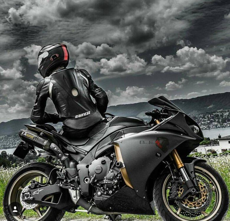 Yamaha r1 biker