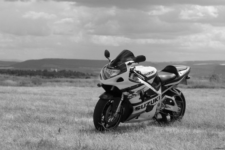 Мотоцикл черно белый