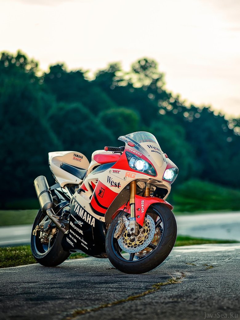 Спортивные мотоцикл