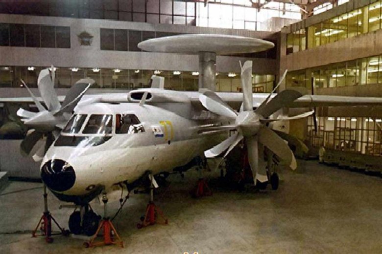 Палубный самолет дрло як-44э