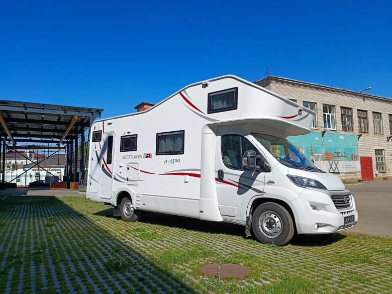 Альковный автодом