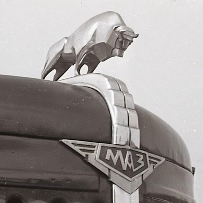 Зубр на капоте маз 200