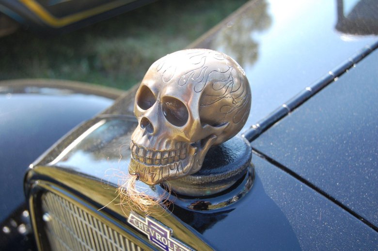 Утка на капот автомобиля