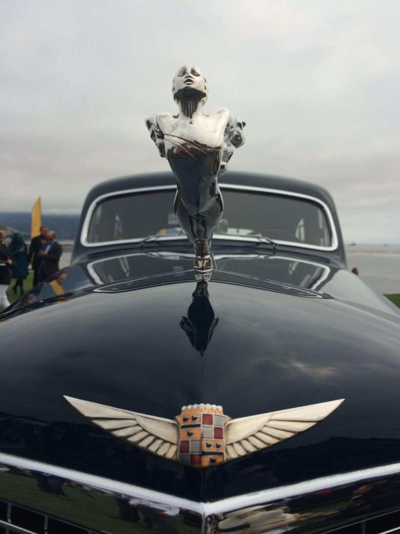 Hood ornament cadillac