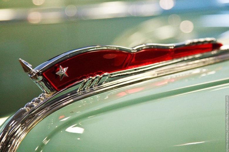 Зис 110 знамя на капоте