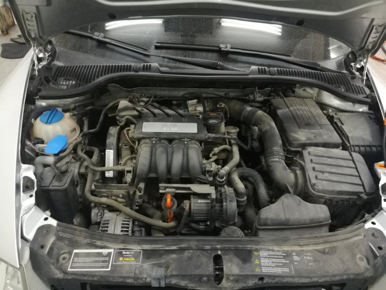 Шкода октавия 1.6 моторный отсек