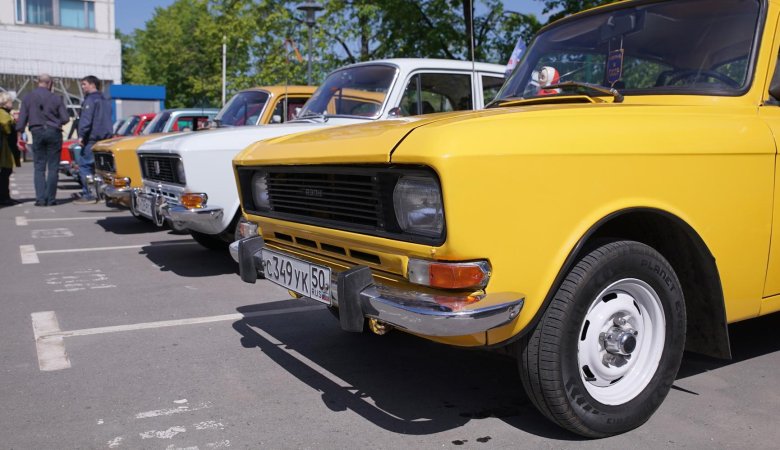 Москвич 2140 желтый