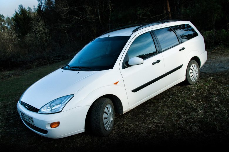 Форд фокус 1 универсал белый