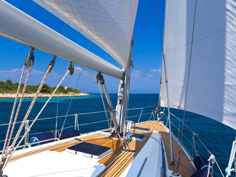 Парусная яхта