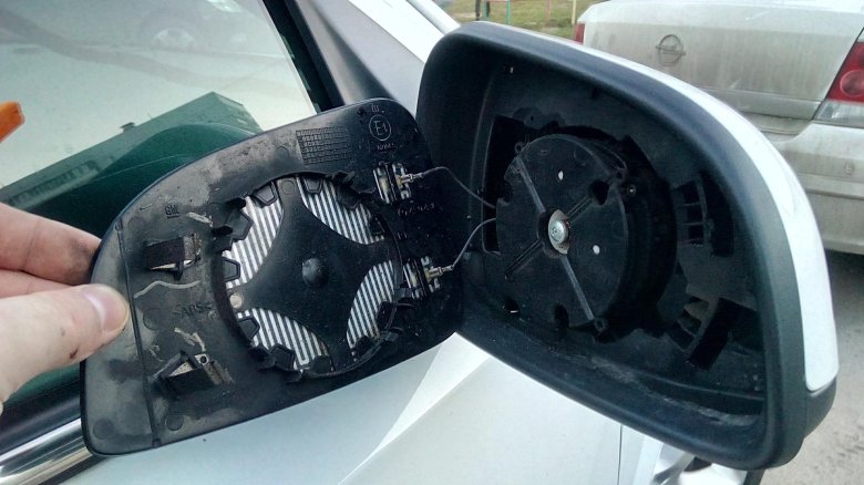 Opel astra h 2010 зеркальный элемент