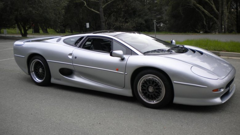 Ягуар xj220