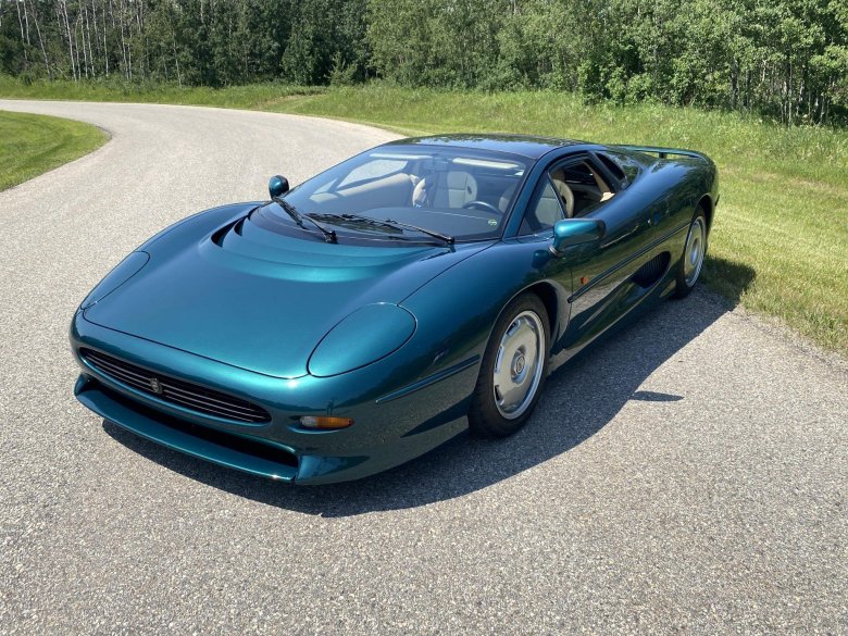 Jaguar xj 220
