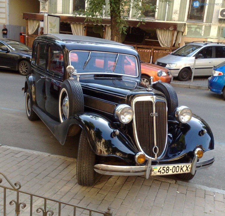 Старинные автомобили