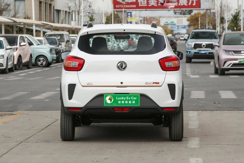 Автомобиль dongfeng