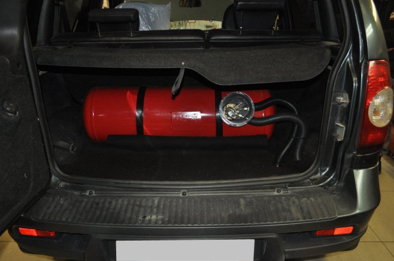 Гбо шевроле нива баллон в багажник