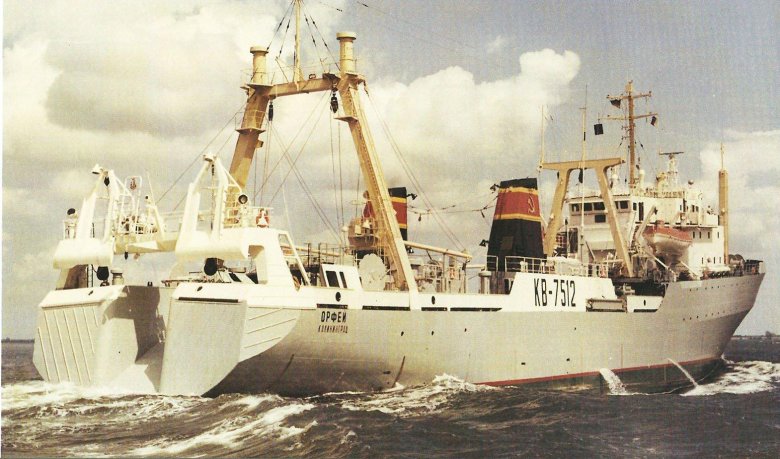 Большой автономный траулер морозильный типа пулковский меридиан