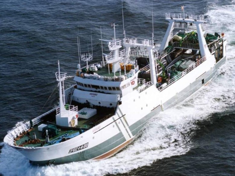 Бмрт большой морозильный рыболовный траулер