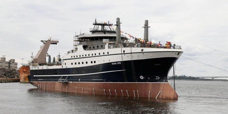 Рыболовный траулер механик сизов