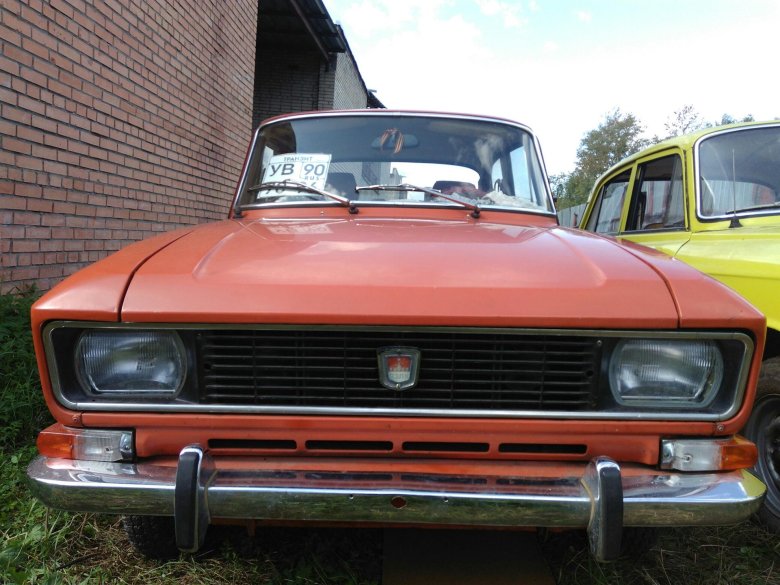 Оранжевый москвич