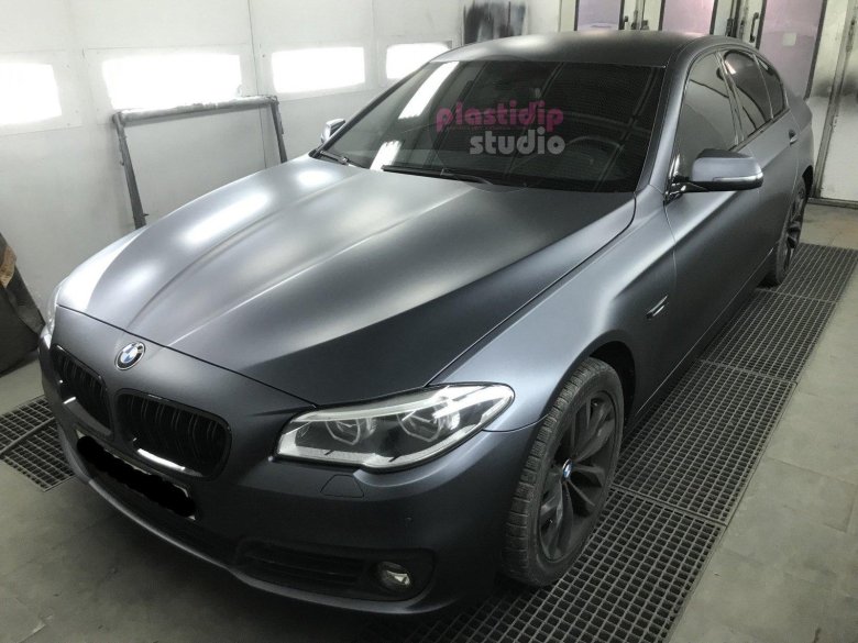 Серая матовая бмв