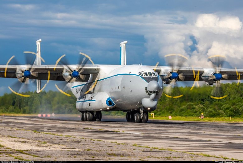 Самолёт ан 22 антей
