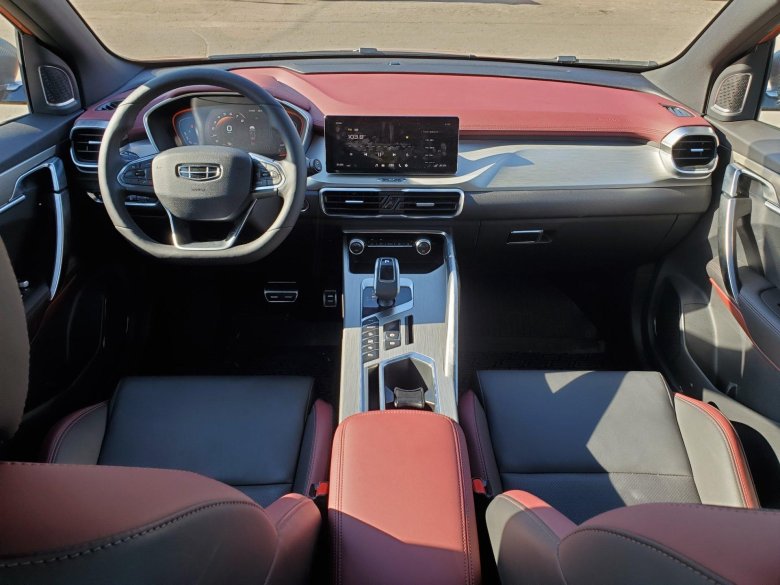 Geely coolray салон