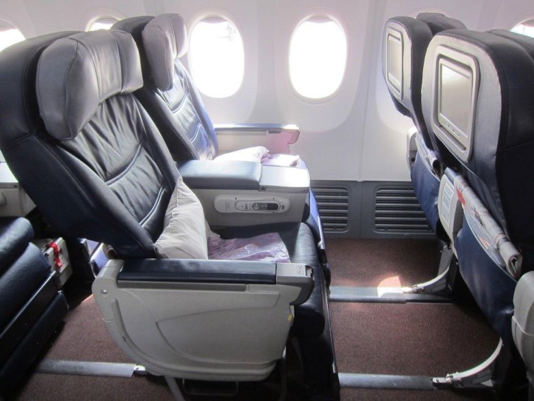 Boeing 737-900 business class