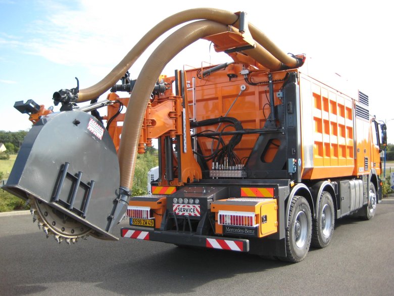 Каналопромывочная машина