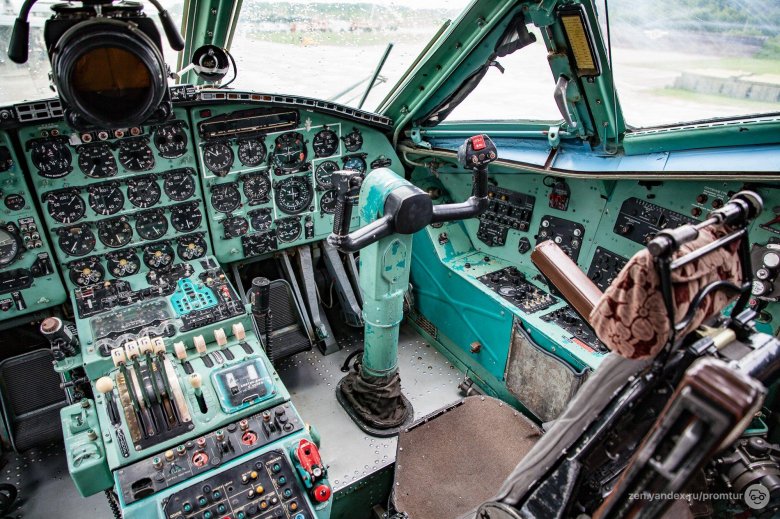 Ан 22 кабина