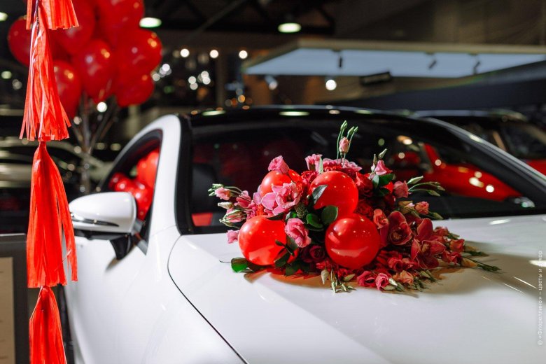 Украшение свадебной машины