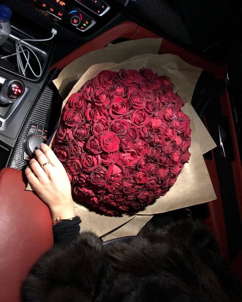 Цветы в машине