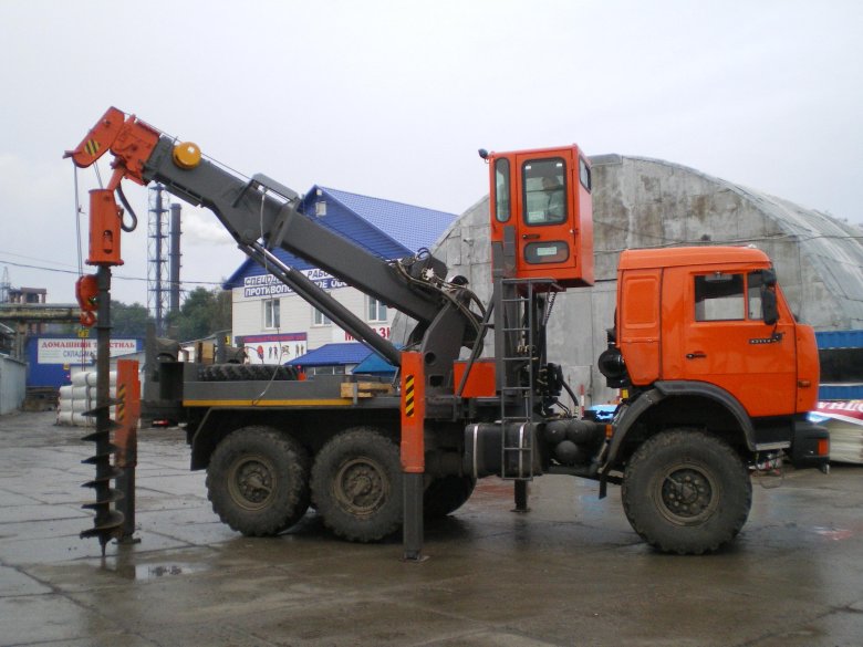 Камаз 43118 ямобур