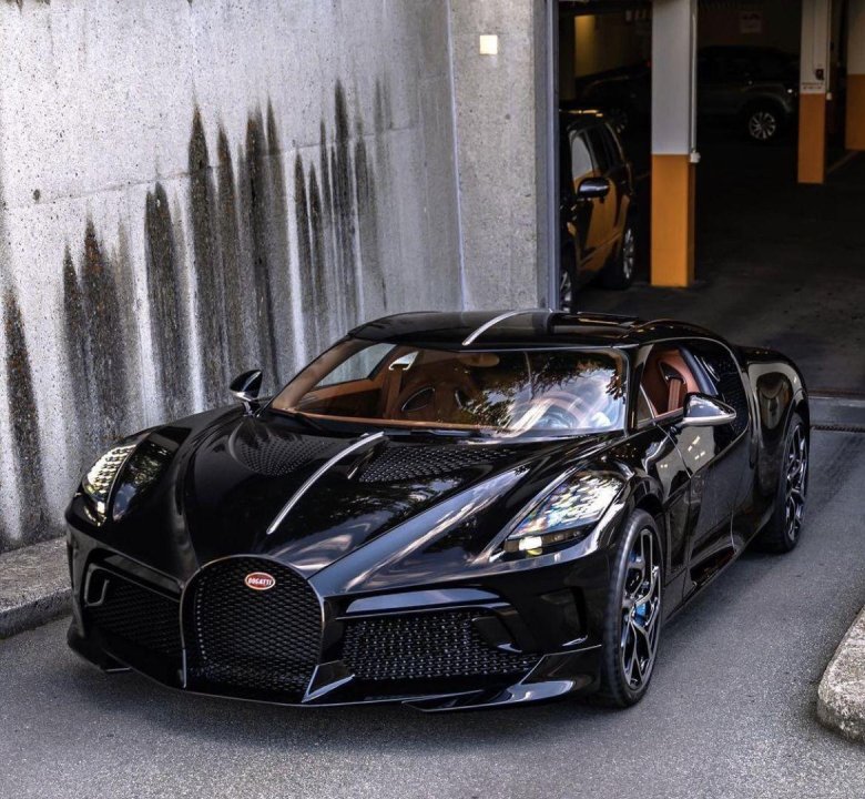 Bugatti la voiture noire 2019