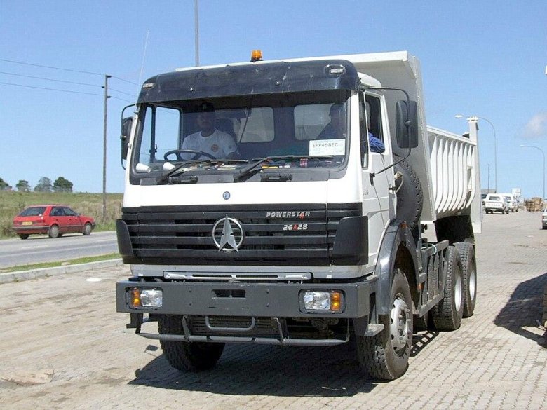 Грузовой мерседес