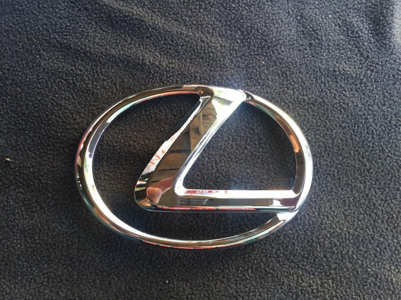 Lexus lx600 шильдик