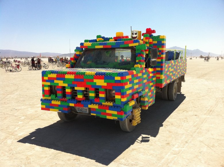 Автомобиль из лего