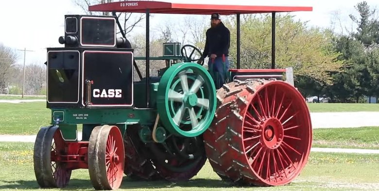 Первый трактор в мире
