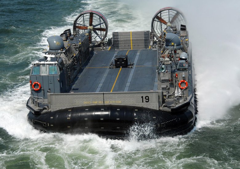 Десантный катер lcac